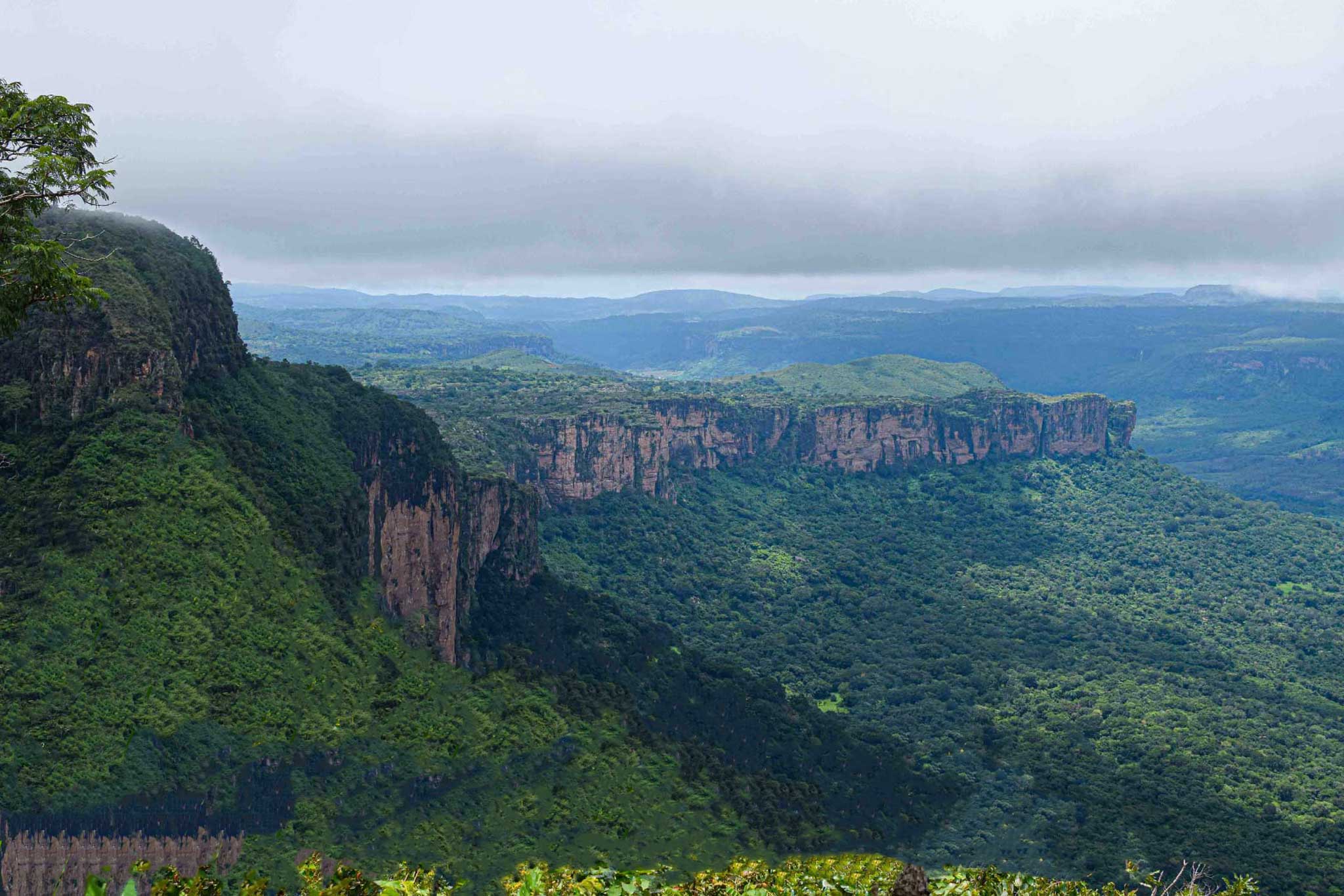 Guinee-Pita-donghol-touma-falaise-de-doucky-visitguinea-miranass-tourisme