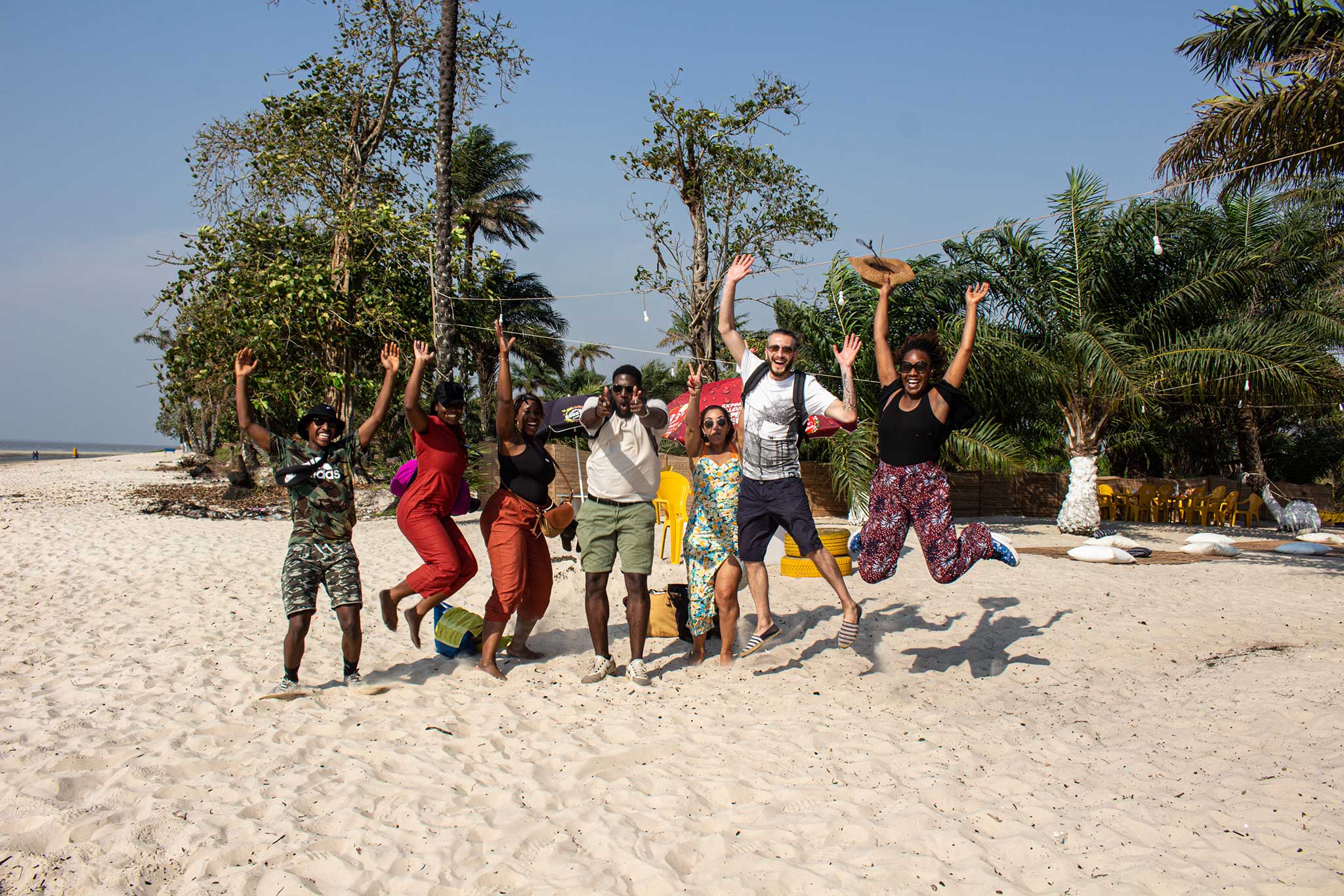 tayaki-plage-excursion-people-conakry-kobaya-miranasstourisme